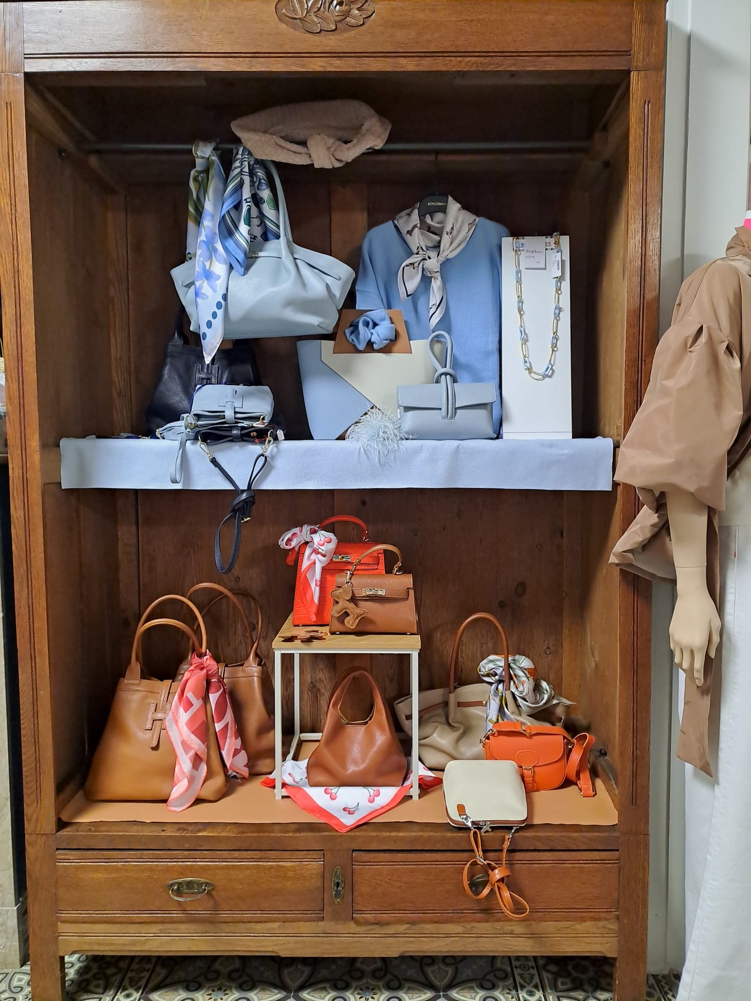 https://markantnet.be/uploads/markante-zaken/gerda-biesbrouck-kleding-dames-markante-zaken-photo-2_1773923221.jpg