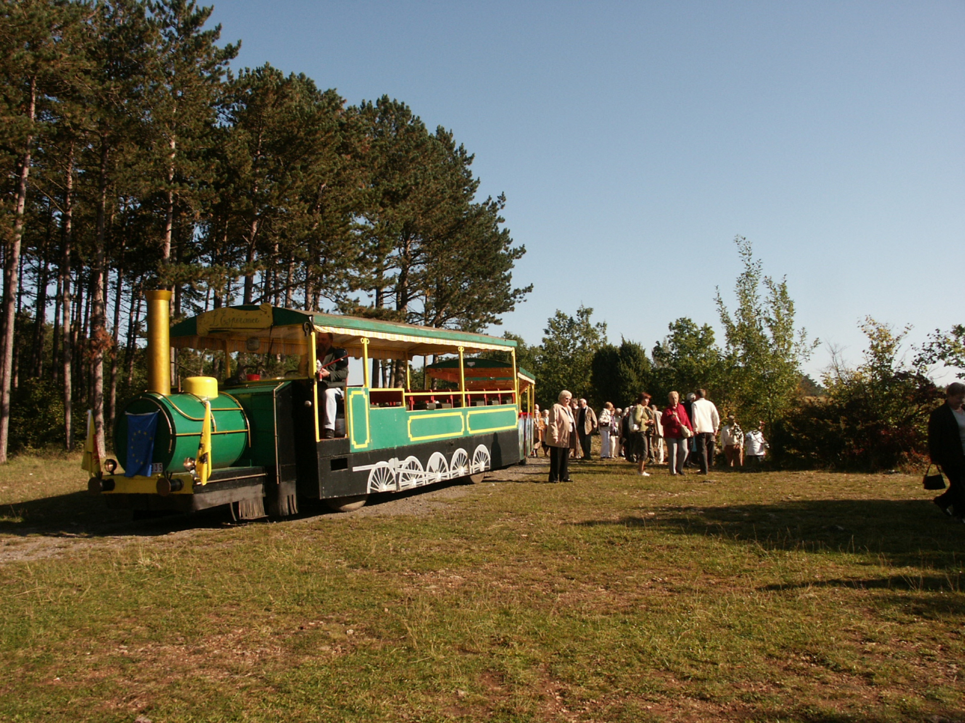 8 3 bas PETIT TRAIN TOURISTIQUE