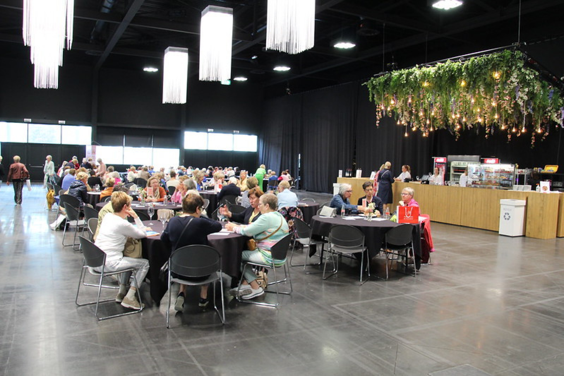 52054251230 f832c53e44 c