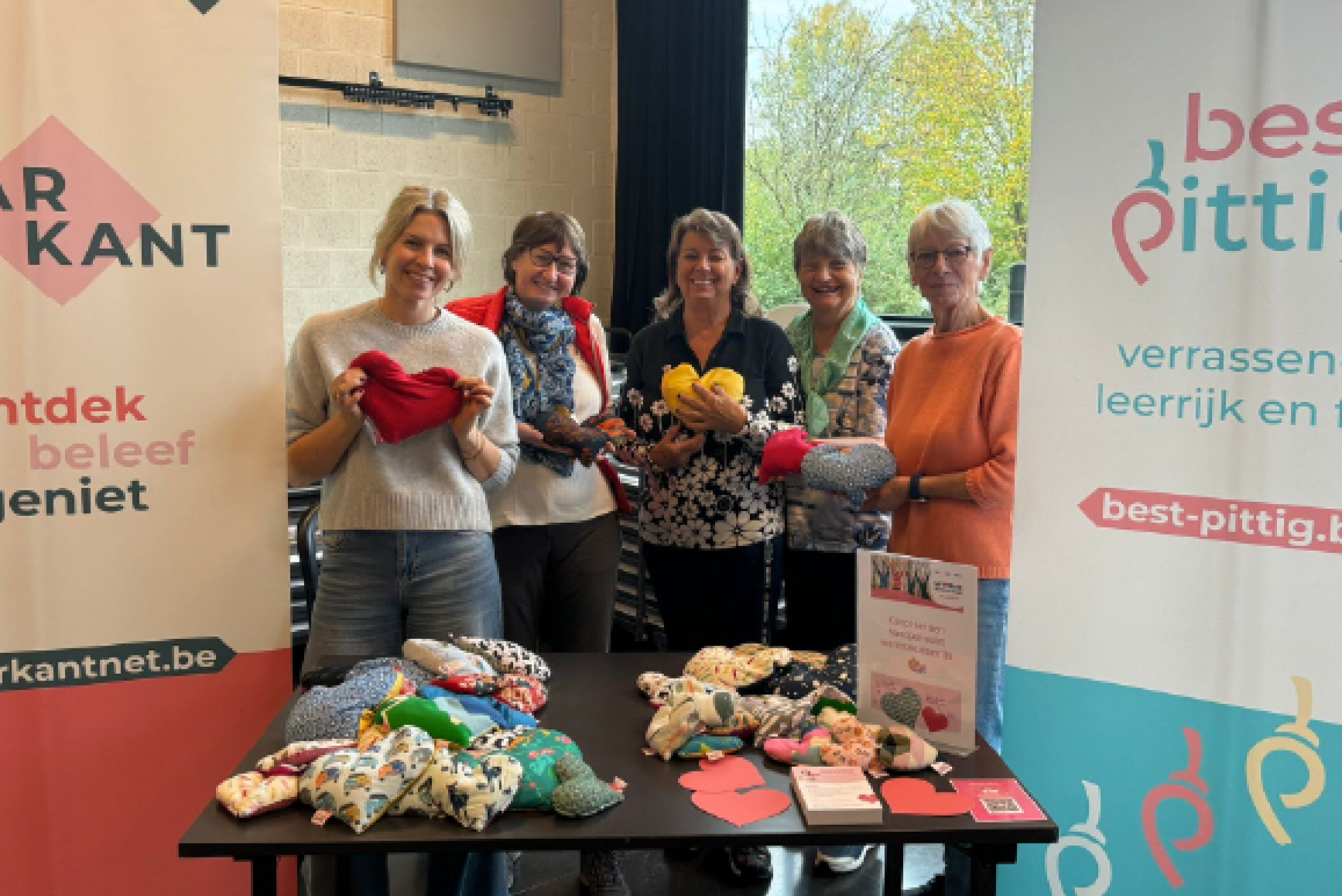 Markant nieuws januari 2026 Vrouwennet Warm markant actie goed doel warmtekussentjes naaien