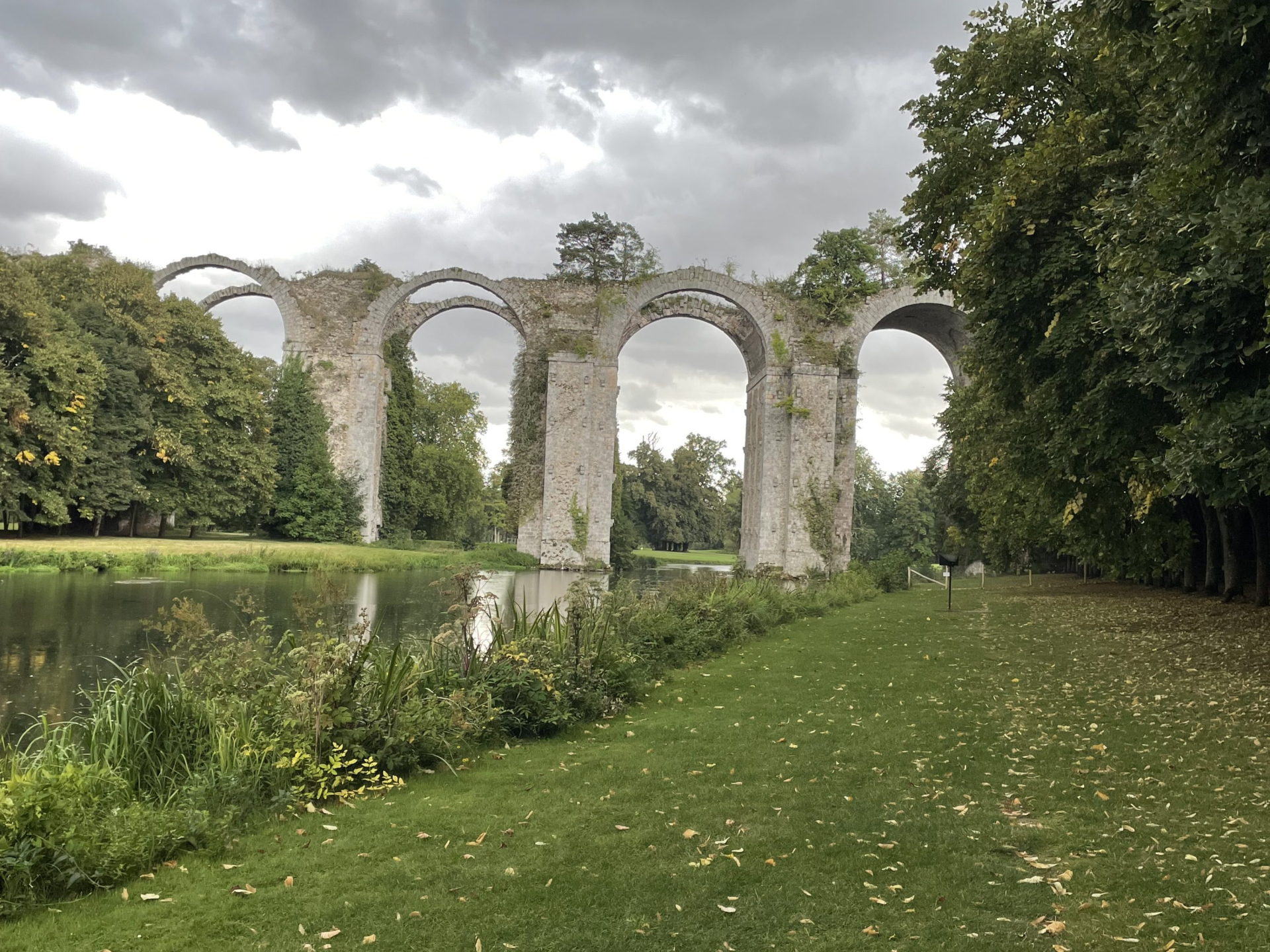 Markant Pelgrimstocht Parijs Chartres dag 4 aquaduct Maintenon